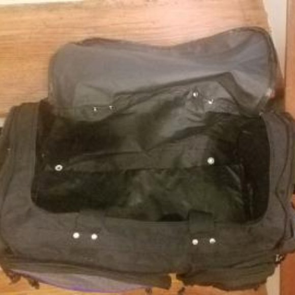 Aero Sport Duffel Bag W/Shoulder Strap - Picture 4 of 4